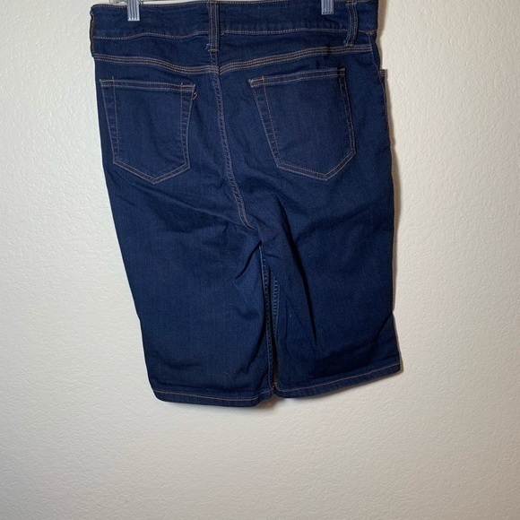 Bermuda Jean Shorts - Picture 3 of 4